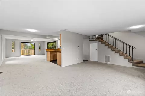 Living - 5138 Seahurst Ave, Everett, WA 98203 photo 9 of 11