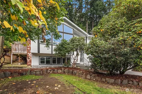 17304 Meadowdale Dr, Lynnwood, WA 98037