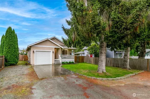 828 Hoag Rd, Mount Vernon, WA 98273