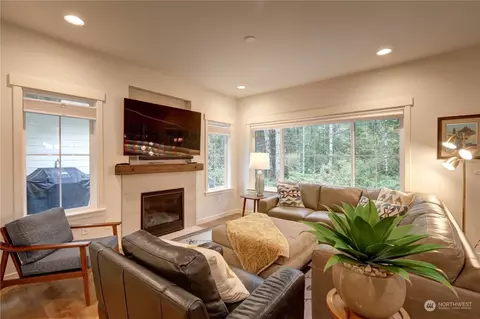 Living - 791 E Vine Maple Ln, Union, WA 98592 photo 1 of 2