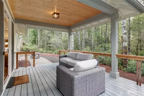 Exterior - 791 E Vine Maple Ln, Union, WA 98592 photo 4 of 10