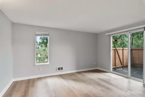 Living - 820 Cady Rd #G101, Everett, WA 98203 photo 4 of 4