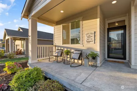 Exterior - 863 Riley Dr E, Enumclaw, WA 98022 photo 1 of 5