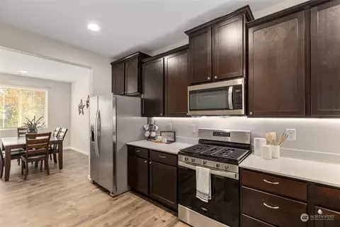 Kitchen - 863 Riley Dr E, Enumclaw, WA 98022 photo 2 of 2