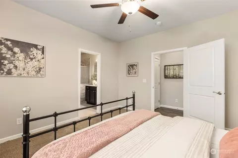 Bedroom - 863 Riley Dr E, Enumclaw, WA 98022 photo 3 of 5
