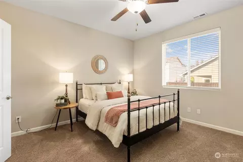 Bedroom - 863 Riley Dr E, Enumclaw, WA 98022 photo 2 of 5