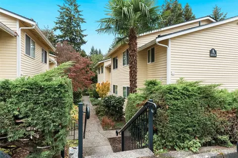10014 NE 120th St #A3, Kirkland, WA 98034