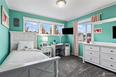 Bedroom - 14923 Benton Loop, Sumner, WA 98390 photo 4 of 5