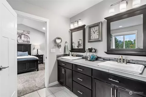 Bath - 14923 Benton Loop, Sumner, WA 98390 photo 2 of 4