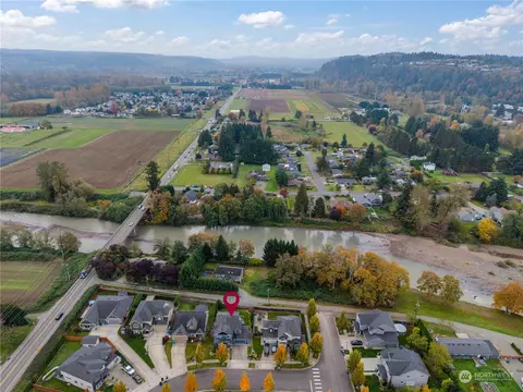 View/Area - 14923 Benton Loop, Sumner, WA 98390 photo 3 of 4