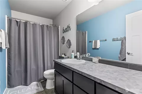 Bath - 14923 Benton Loop, Sumner, WA 98390 photo 4 of 4