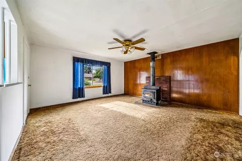 Living - 24020 SE 436th St, Enumclaw, WA 98022 photo 1 of 3