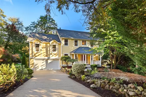 8825 NE New London Ct, Bainbridge Island, WA 98110