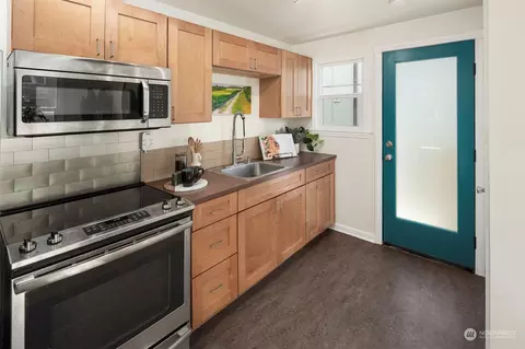 Kitchen - 202 26th Ave E, Seattle, WA 98112 photo 1 of 2