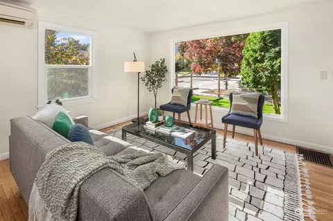 Living - 202 26th Ave E, Seattle, WA 98112 photo 2 of 3