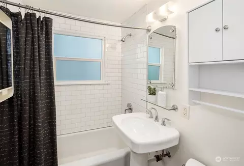 Bath - 202 26th Ave E, Seattle, WA 98112 photo 1 of 4