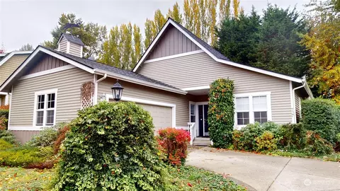 727 Village Cir NW, Bainbridge Island, WA 98110