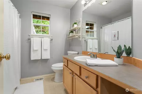 Bath - 2710 236th St SE, Bothell, WA 98021 photo 2 of 3