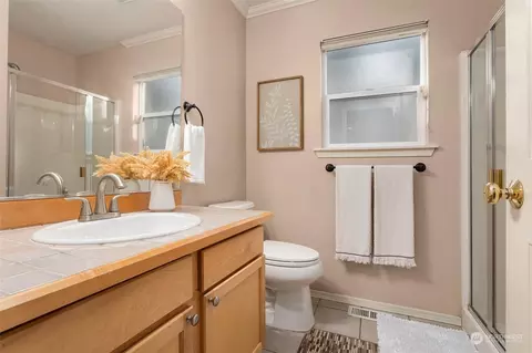 Bath - 2710 236th St SE, Bothell, WA 98021 photo 3 of 3