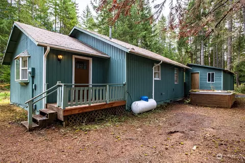 61 N Brook Ln, Hoodsport, WA 98548
