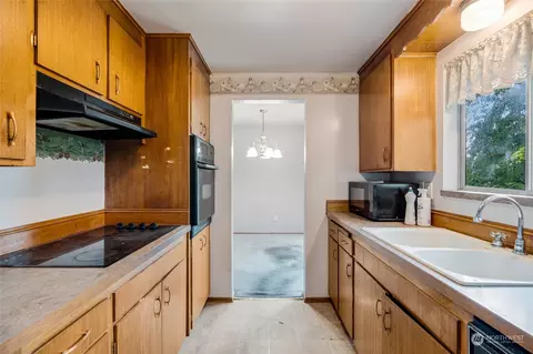 Kitchen - 2529 NE 203rd St, Shoreline, WA 98155 photo 1 of 3