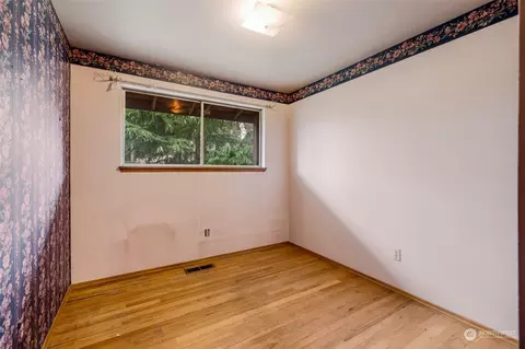 Bedroom - 2529 NE 203rd St, Shoreline, WA 98155 photo 3 of 3