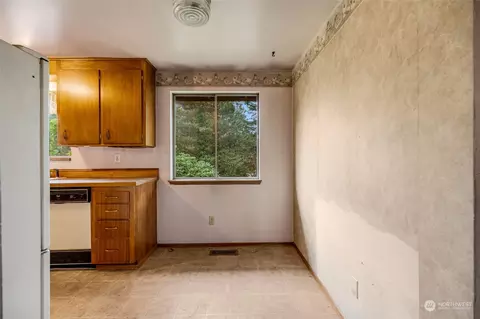 Kitchen - 2529 NE 203rd St, Shoreline, WA 98155 photo 3 of 3