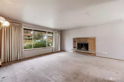 Living - 2529 NE 203rd St, Shoreline, WA 98155 photo 1 of 2