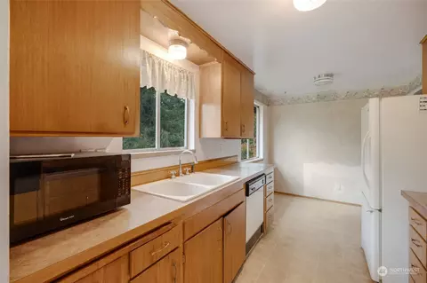 Kitchen - 2529 NE 203rd St, Shoreline, WA 98155 photo 2 of 3