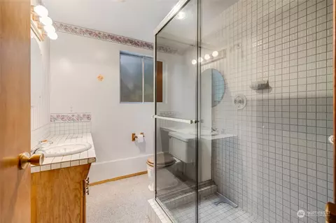 Bath - 2529 NE 203rd St, Shoreline, WA 98155 photo 2 of 2