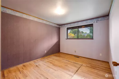 Bedroom - 2529 NE 203rd St, Shoreline, WA 98155 photo 2 of 3