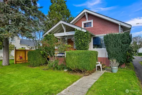 962 3rd St, Blaine, WA 98230