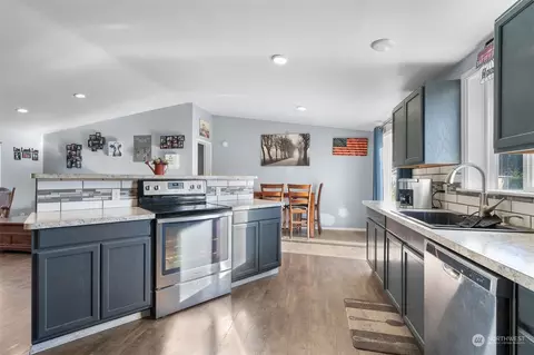 805 Tipsoo Loop S, Rainier, WA 98576 photo 11