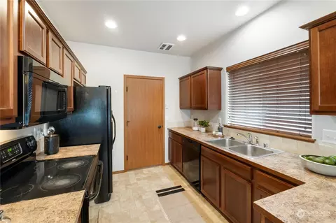 Kitchen - 20522 6th Avenue Ct E, Spanaway, WA 98387 photo 1 of 3