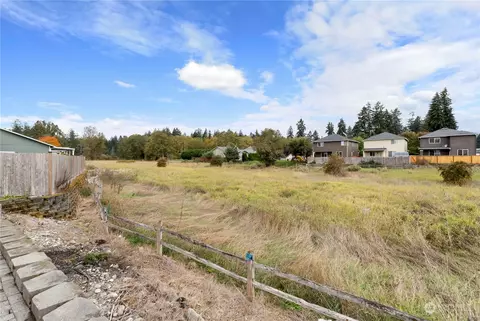 Exterior - 20522 6th Avenue Ct E, Spanaway, WA 98387 photo 6 of 9