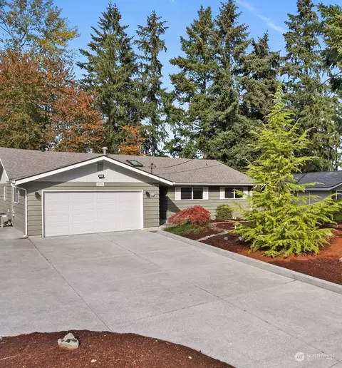 10734 Rampart Dr E, Puyallup, WA 98374