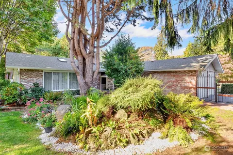 28411 14th Ave S, Federal Way, WA 98003