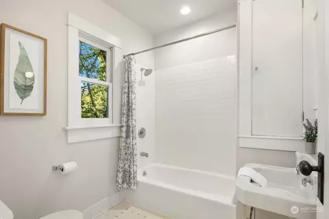 Bath - 229 33rd Ave E, Seattle, WA 98112 photo 3 of 3