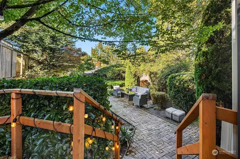 Exterior - 229 33rd Ave E, Seattle, WA 98112 photo 5 of 9