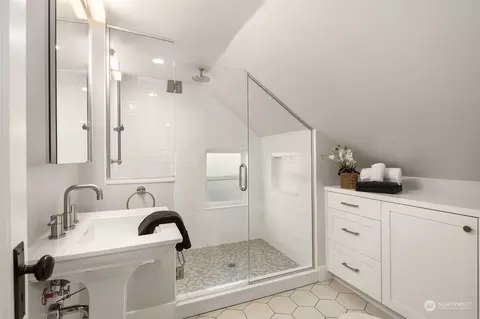Bath - 229 33rd Ave E, Seattle, WA 98112 photo 1 of 3