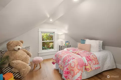 Bedroom - 229 33rd Ave E, Seattle, WA 98112 photo 2 of 4