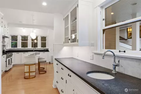 902 15th Ave E, Seattle, WA 98112 photo 10