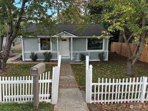 1012 S National Ave, Bremerton, WA 98312