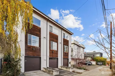 5616 Roosevelt Way NE, Seattle, WA 98105