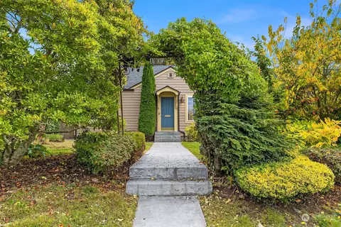 1033 Oakes Ave, Everett, WA 98201