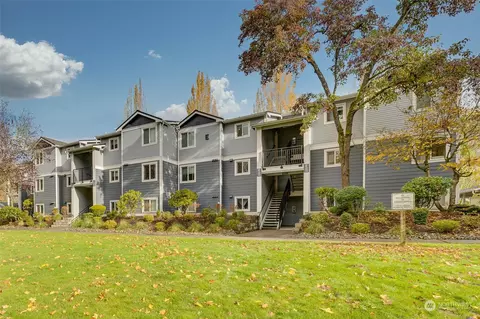 250 NW Dogwood St #E202, Issaquah, WA 98027