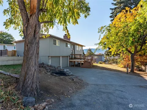 1722 8th St NE, East Wenatchee, WA 98802