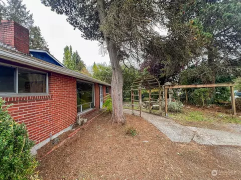 14310 20th Ave NE, Seattle, WA 98125 photo 6