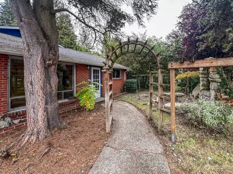 14310 20th Ave NE, Seattle, WA 98125 photo 3