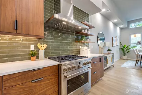 Kitchen - 10053 NE 196 Pl, Bothell, WA 98011 photo 5 of 6